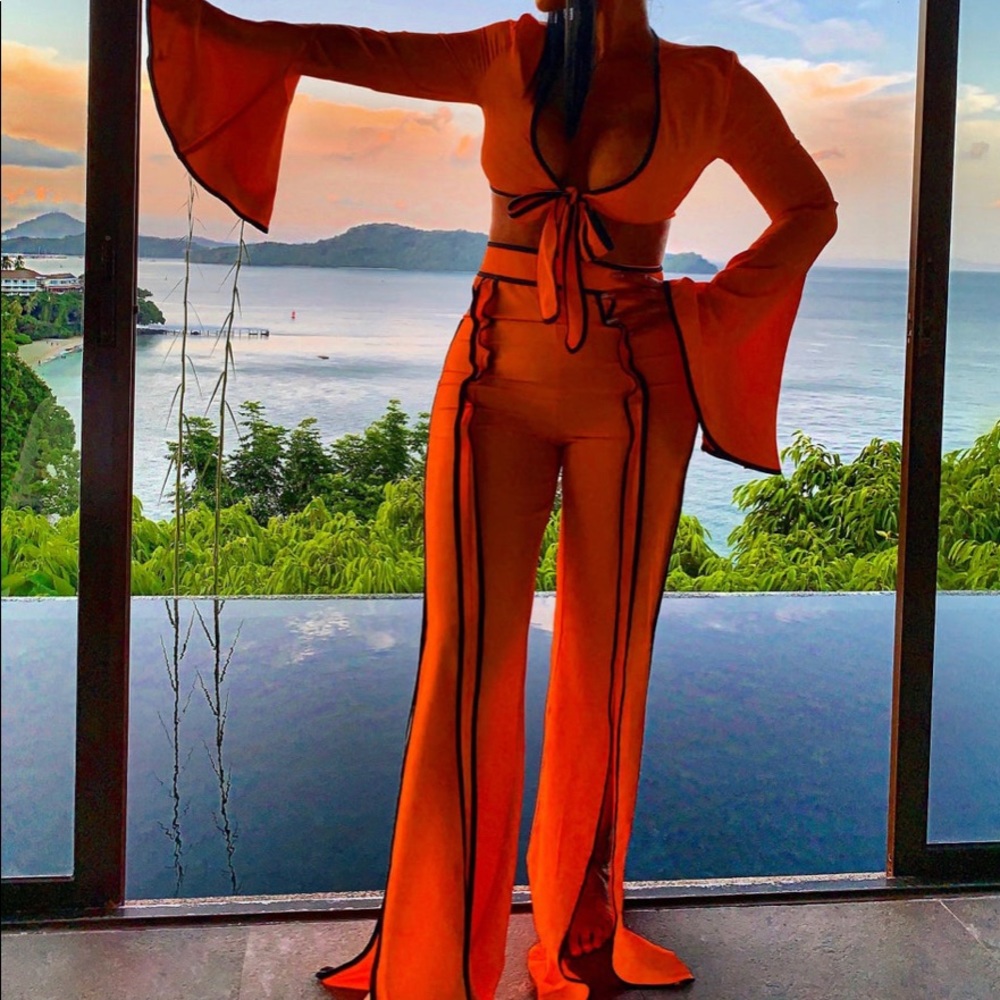 *CLOSET SALE-OFFER/BUNDLE* 
Orange Two Piece set